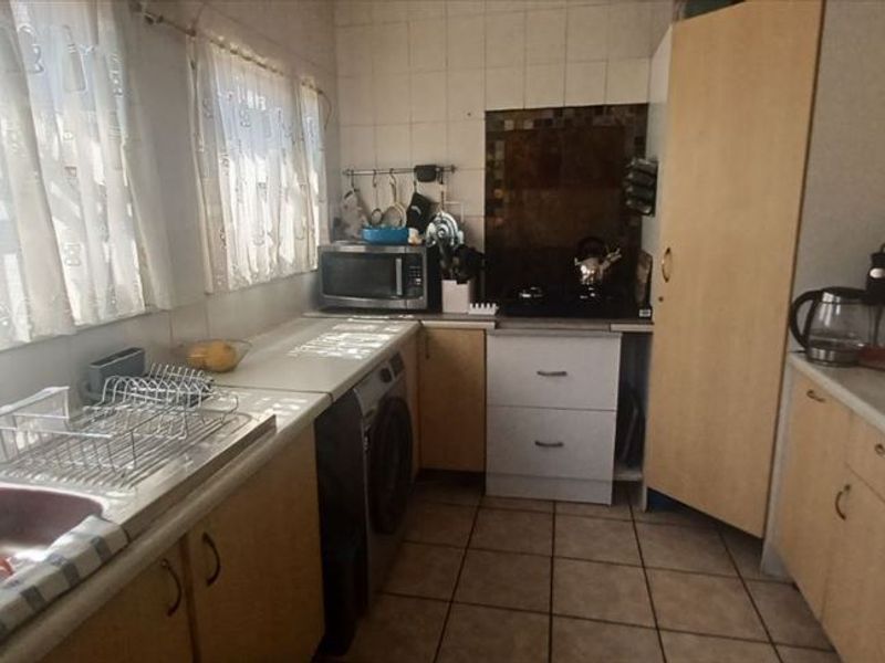 SOLAR POWERED HOME! - Photo 4