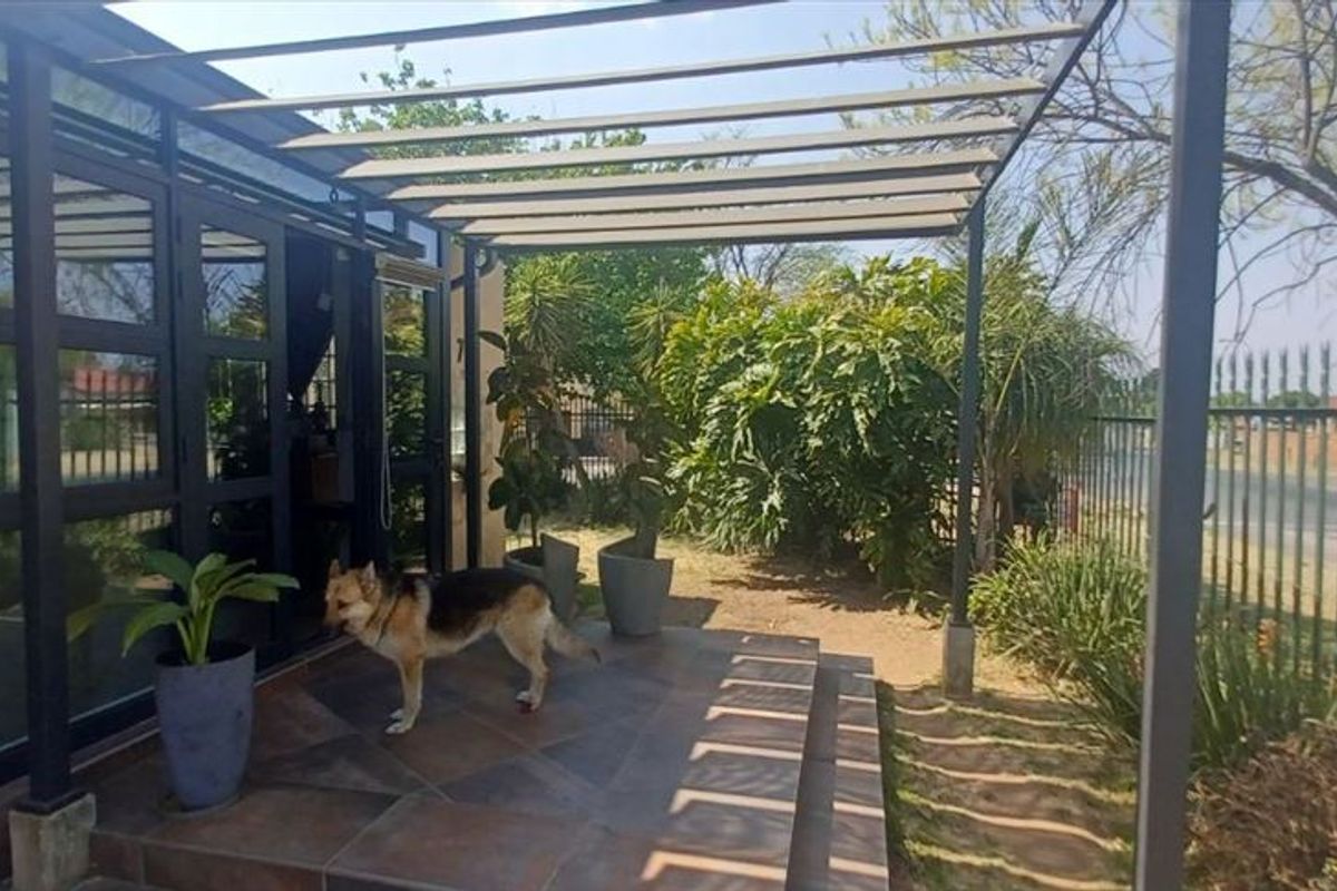 SOLAR POWERED HOME! - Photo 3