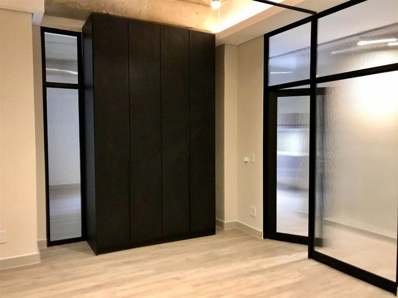 Luxury Meets Convenience – 1-Bedroom Apartment at The Lineal, Sandton - Photo 4