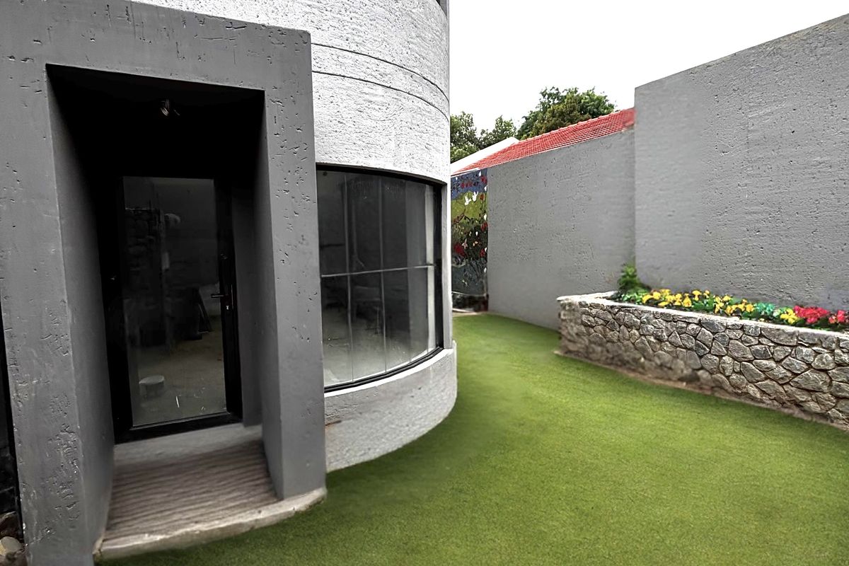 Beyond outstanding 3/4 bed - 4 GARAGED HOME !! - Photo 4