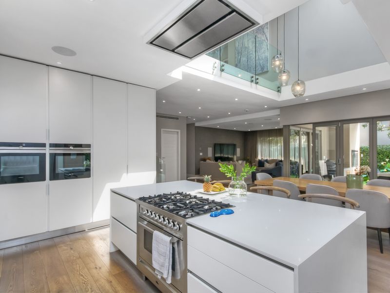 4 Bedroom House Just hit the Books - Photo 7