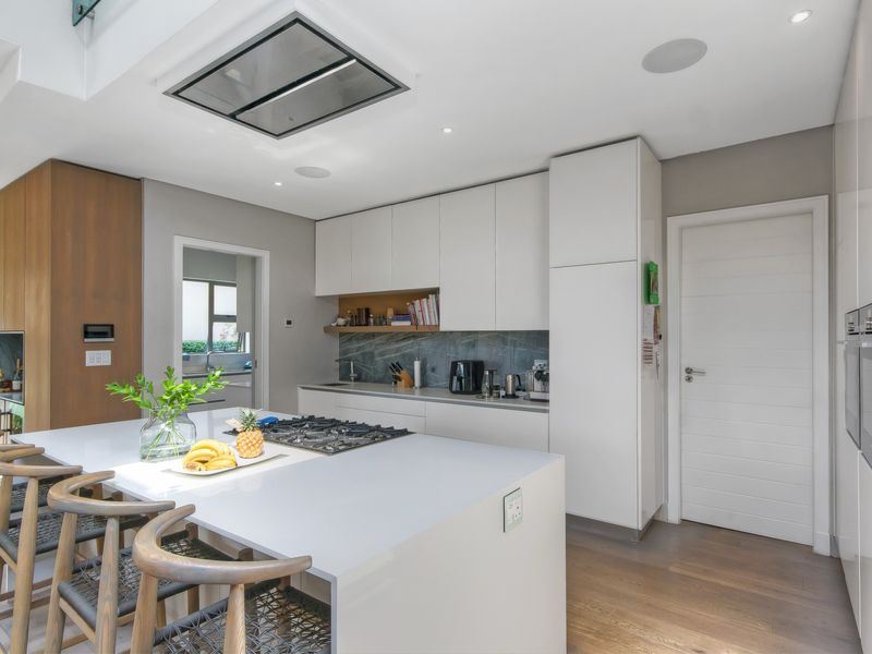 4 Bedroom House Just hit the Books - Photo 8