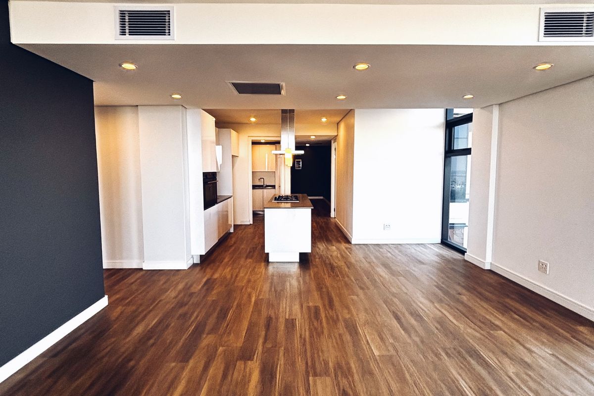 Skyline PENTHOUSE APARMENT - beyond comparison in Illovo - Photo 2