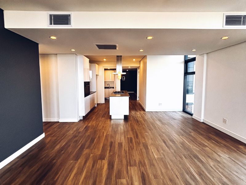 Skyline PENTHOUSE APARMENT - beyond comparison in Illovo - Photo 2