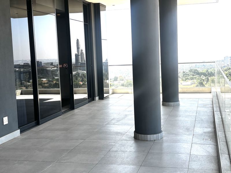 Skyline PENTHOUSE APARMENT - beyond comparison in Illovo - Photo 9
