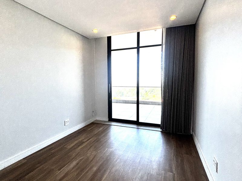 Skyline PENTHOUSE APARMENT - beyond comparison in Illovo - Photo 6