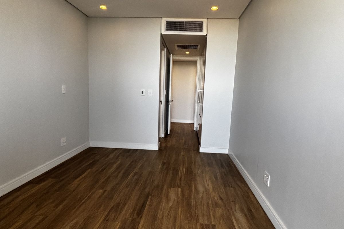 Skyline PENTHOUSE APARMENT - beyond comparison in Illovo - Photo 5