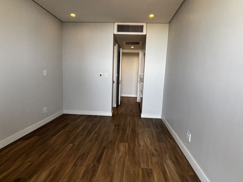 Skyline PENTHOUSE APARMENT - beyond comparison in Illovo - Photo 5