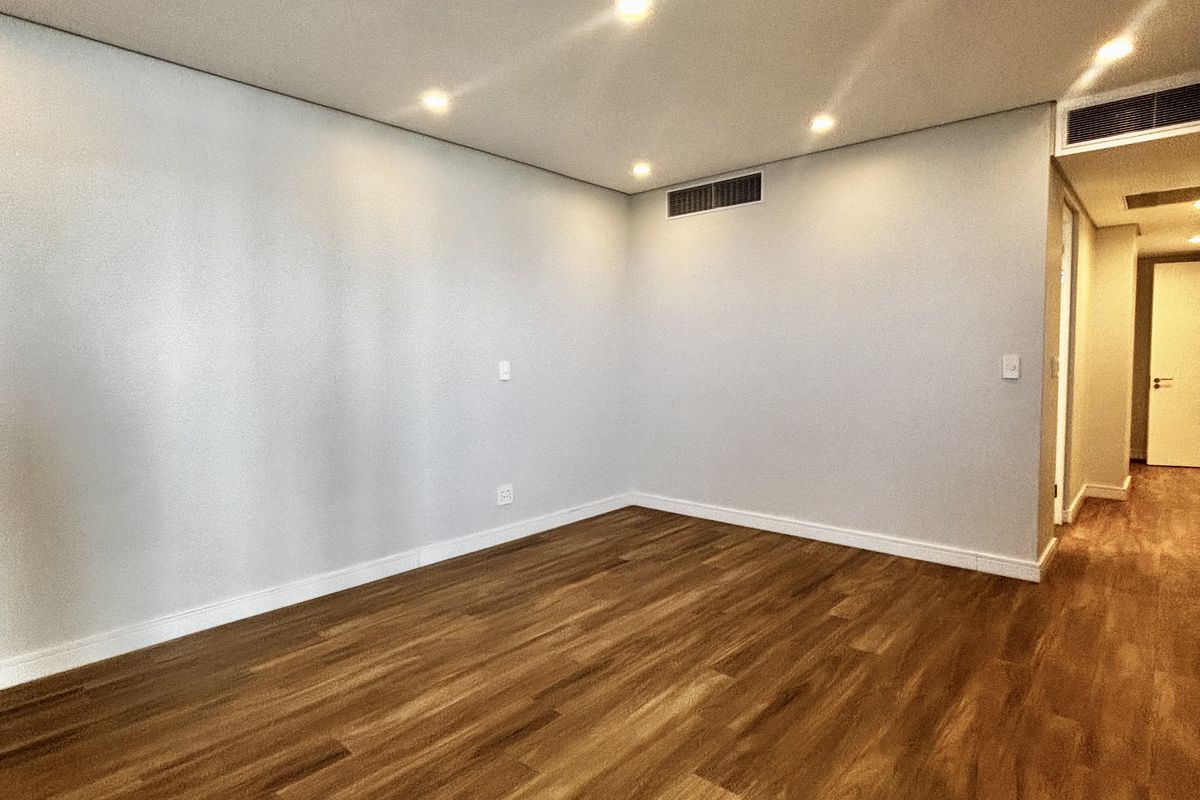 Skyline PENTHOUSE APARMENT - beyond comparison in Illovo - Photo 4