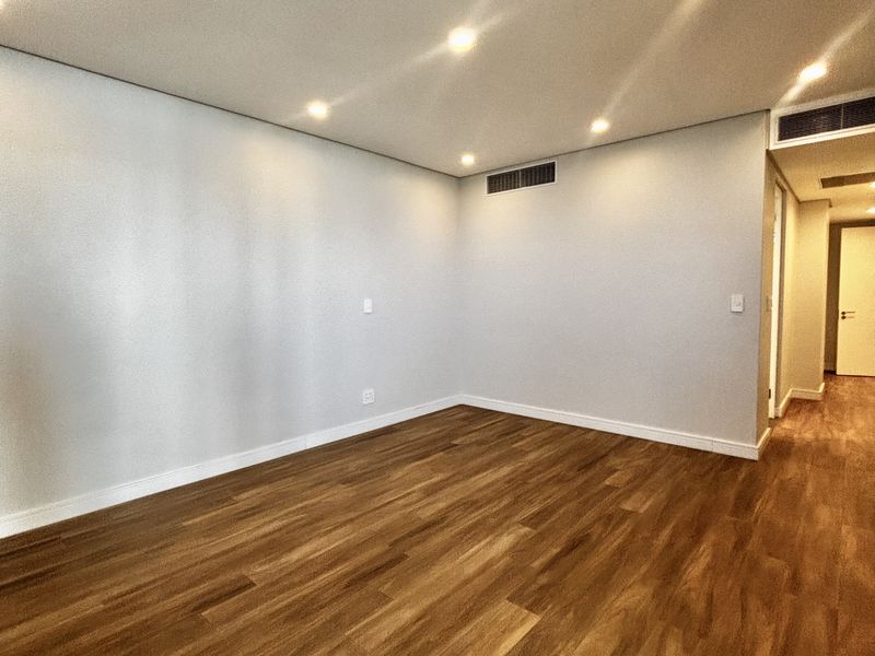 Skyline PENTHOUSE APARMENT - beyond comparison in Illovo - Photo 4