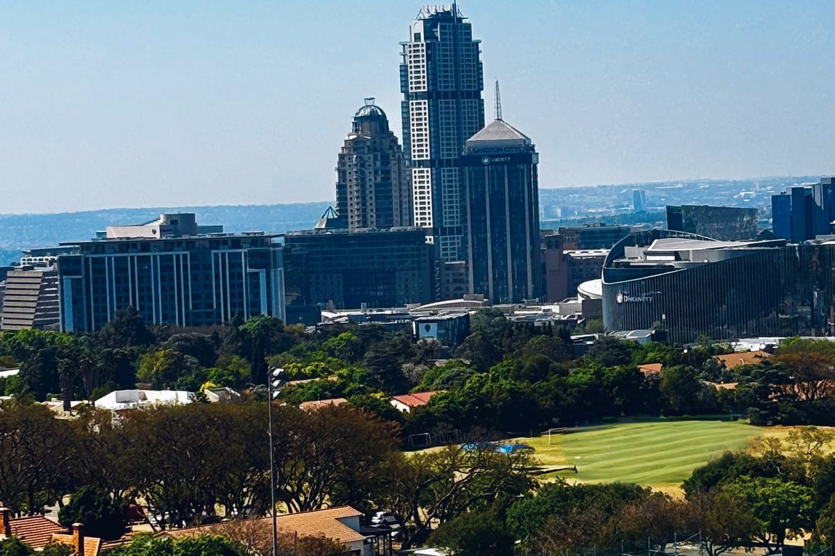 Skyline PENTHOUSE APARMENT - beyond comparison in Illovo - Photo 3