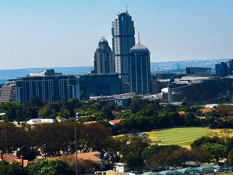 Skyline PENTHOUSE APARMENT - beyond comparison in Illovo - Photo 3