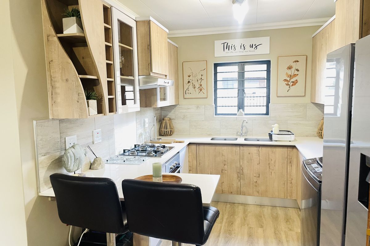 Apartment For Sale In Pretoria - Photo 2