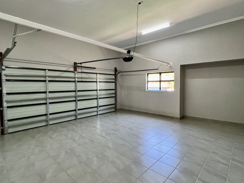 Brand New Modern Four-Bedroom Family Home – All En Suite – Prime Location - Photo 10