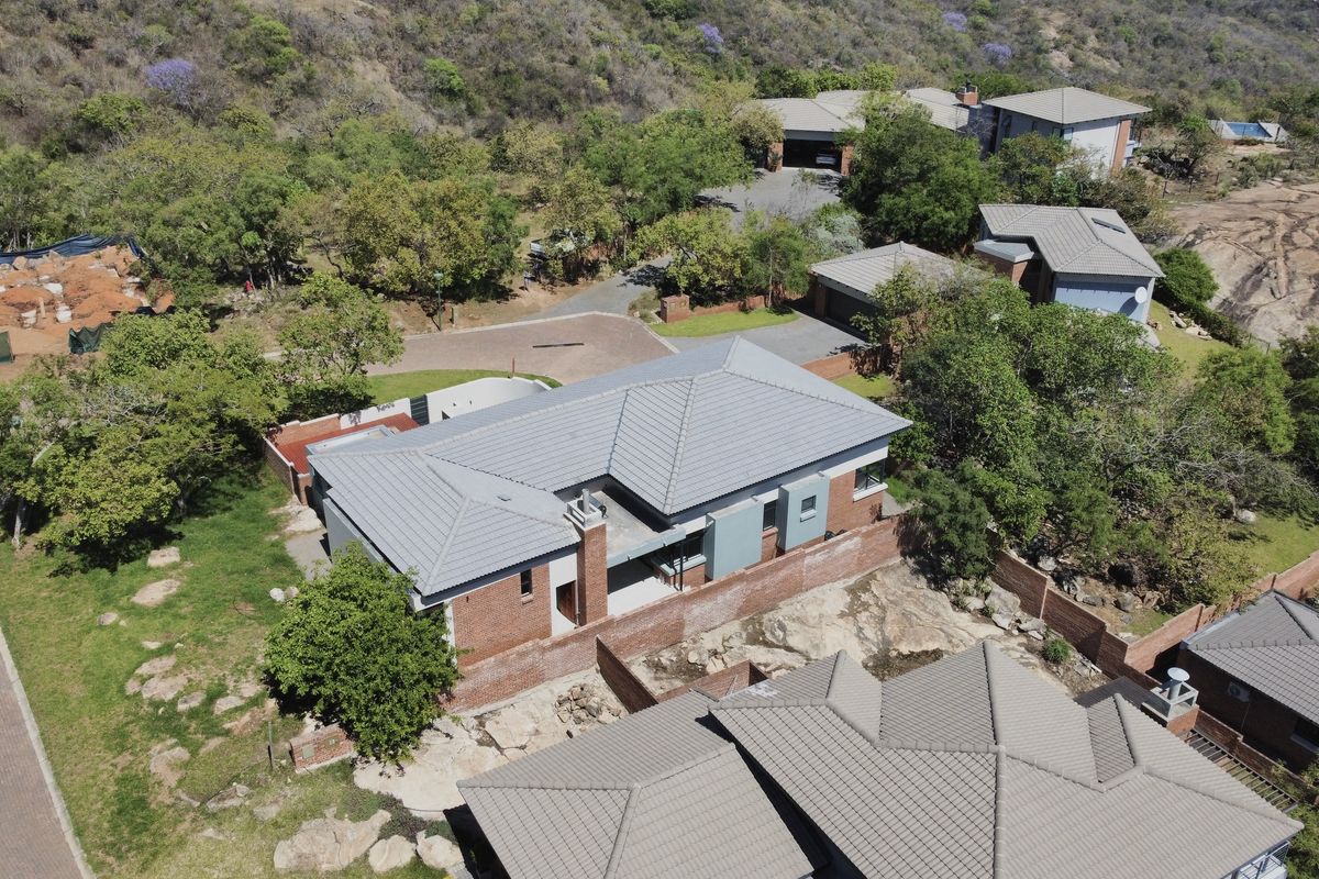 Brand New Modern Four-Bedroom Family Home – All En Suite – Prime Location - Photo 3