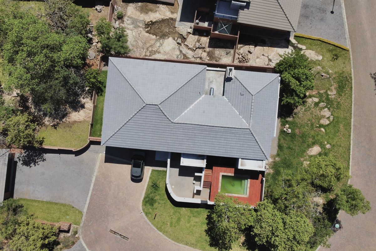 Brand New Modern Four-Bedroom Family Home – All En Suite – Prime Location - Photo 2