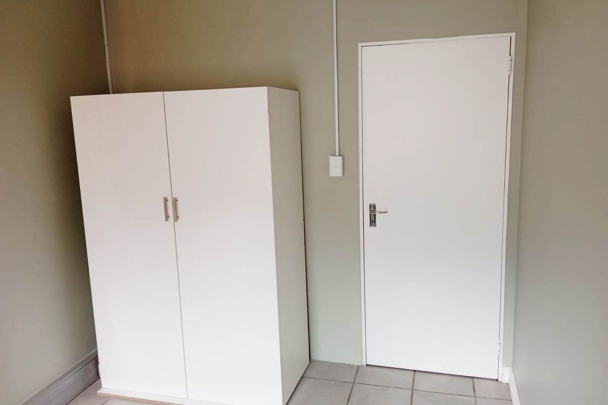 CENTRAL ROOM IN SHARED HOUSE FOR RENT - Photo 3