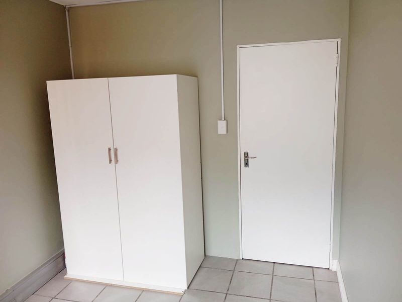 CENTRAL ROOM IN SHARED HOUSE FOR RENT - Photo 2