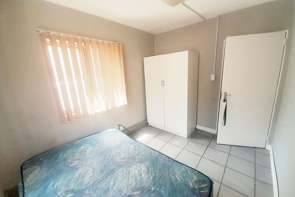 CENTRAL ROOM IN SHARED HOUSE FOR RENT - Photo 2