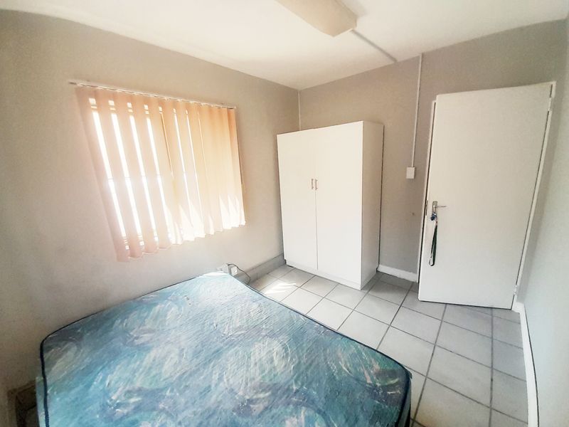 CENTRAL ROOM IN SHARED HOUSE FOR RENT - Photo 2