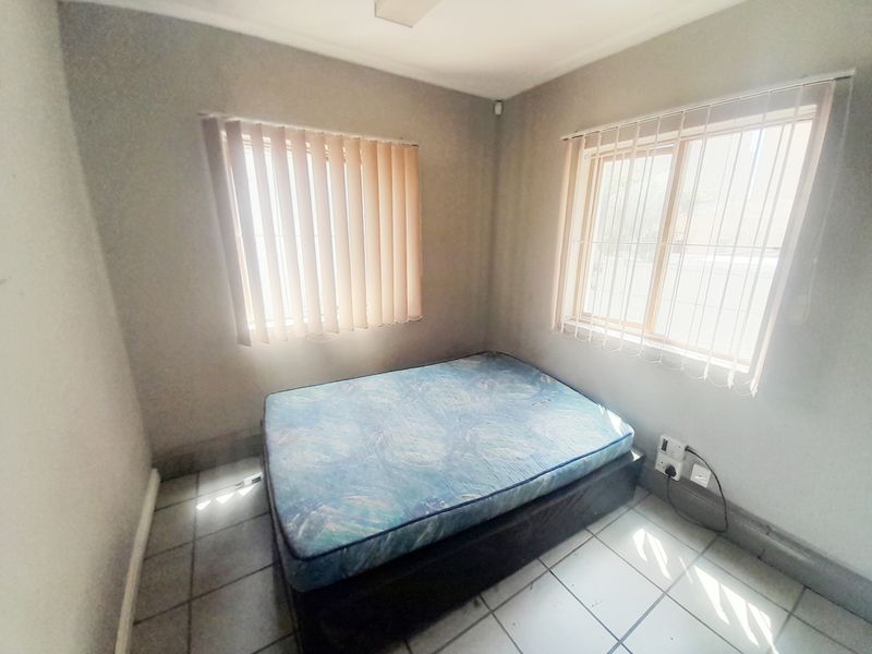 CENTRAL ROOM IN SHARED HOUSE FOR RENT - Photo 3