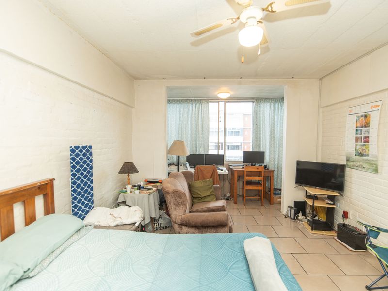 HUMEWOOD STUDIO / BACHELOR APARTMENT WITH PARKING FOR SALE - Photo 6