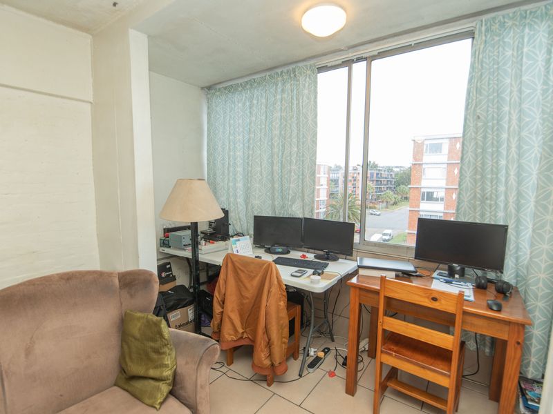 HUMEWOOD STUDIO / BACHELOR APARTMENT WITH PARKING FOR SALE - Photo 7