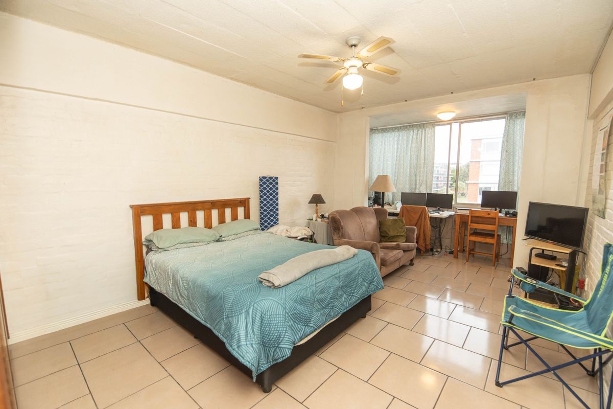 HUMEWOOD STUDIO / BACHELOR APARTMENT WITH PARKING FOR SALE - Photo 5