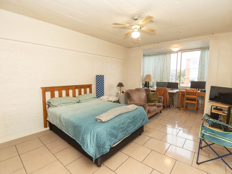 HUMEWOOD STUDIO / BACHELOR APARTMENT WITH PARKING FOR SALE - Photo 5