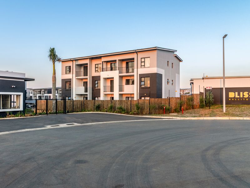 Brand New 1 bedroom apartment straight from Developer! - Photo 3