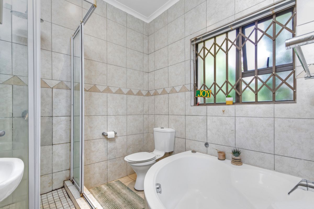 Modern 3-Bedroom Double-Storey Cluster in Secure Estate - Photo 3
