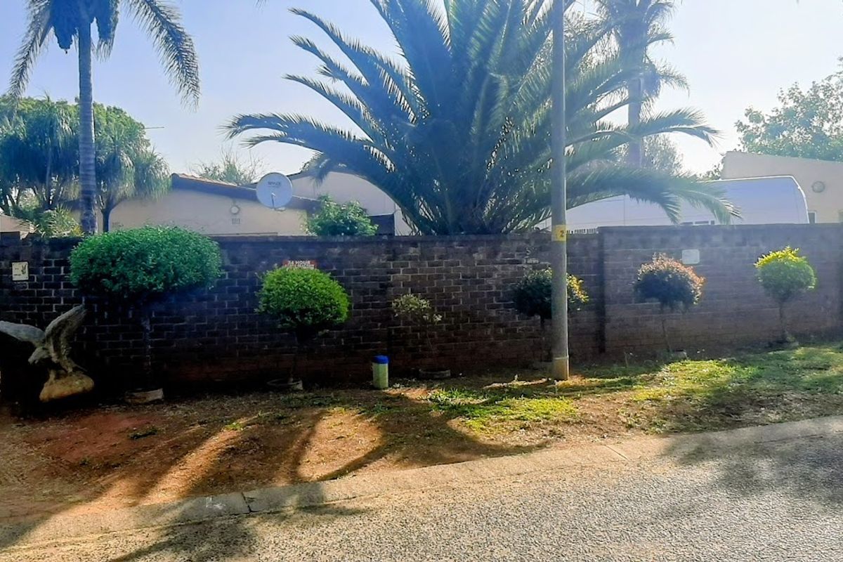 Spacious with Flatlet! - Photo 2