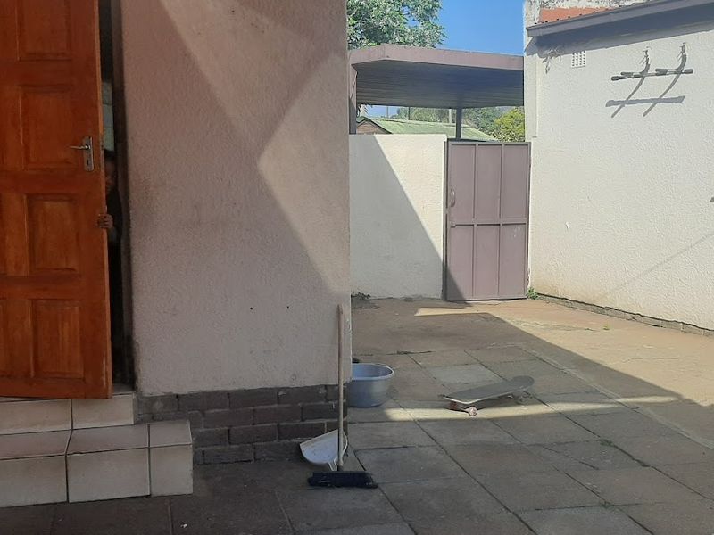 Spacious with Flatlet! - Photo 10