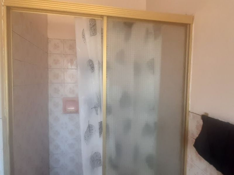 Spacious with Flatlet! - Photo 8