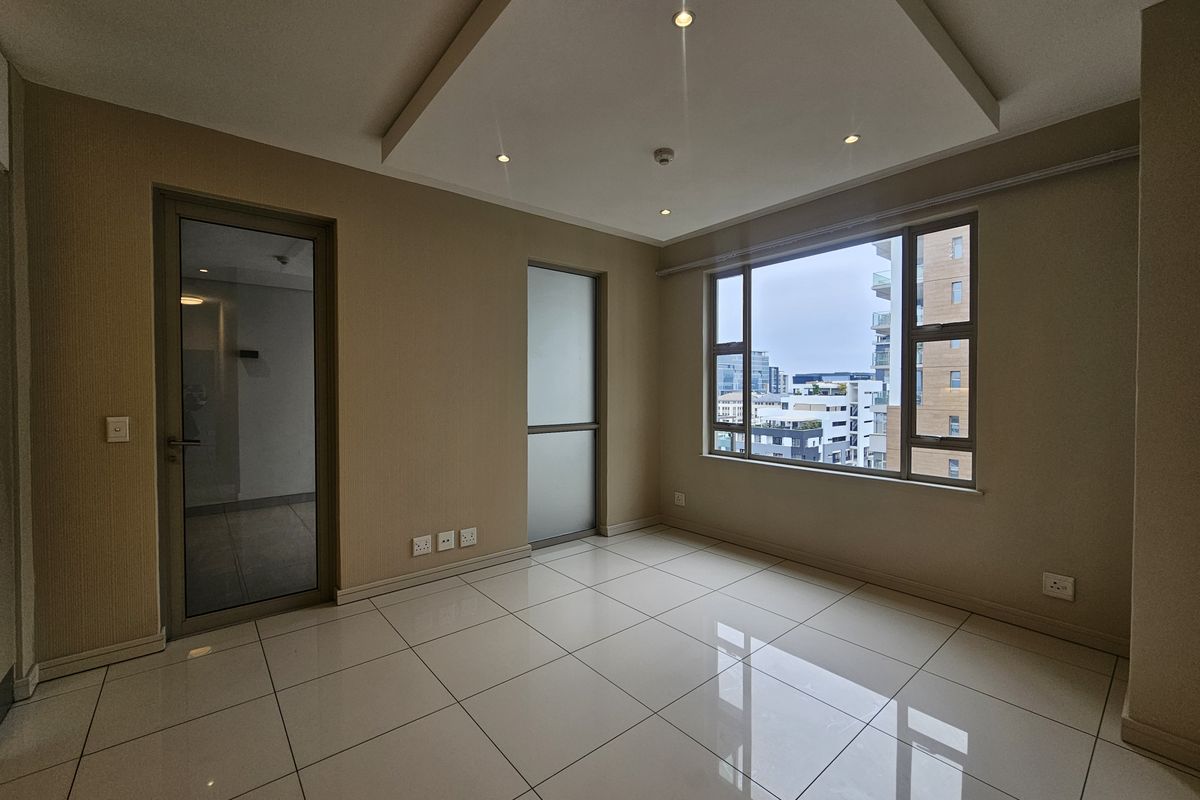 Unfurnished Two Bedroom Two Bathroom apartment in Rosebank - Photo 2