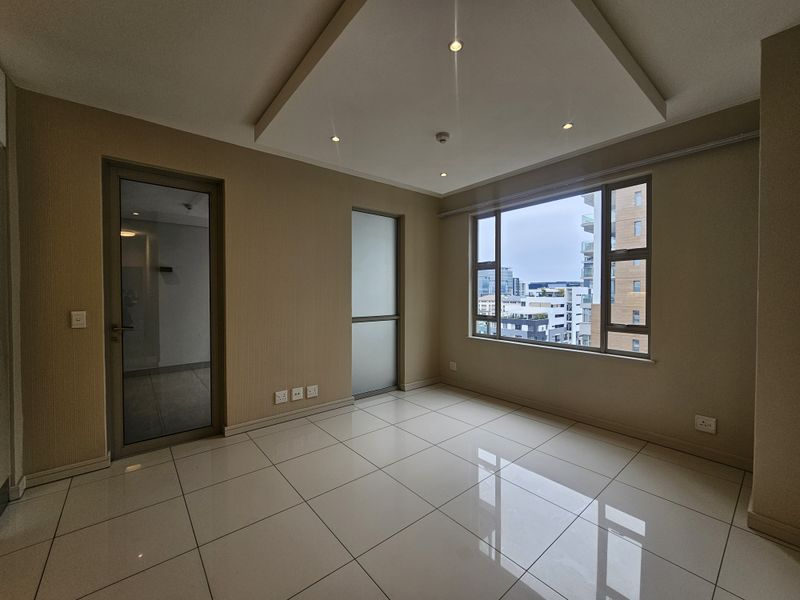 Unfurnished Two Bedroom Two Bathroom apartment in Rosebank - Photo 2