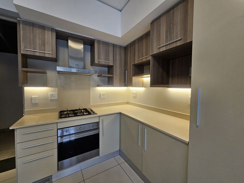 Unfurnished Two Bedroom Two Bathroom apartment in Rosebank - Photo 8