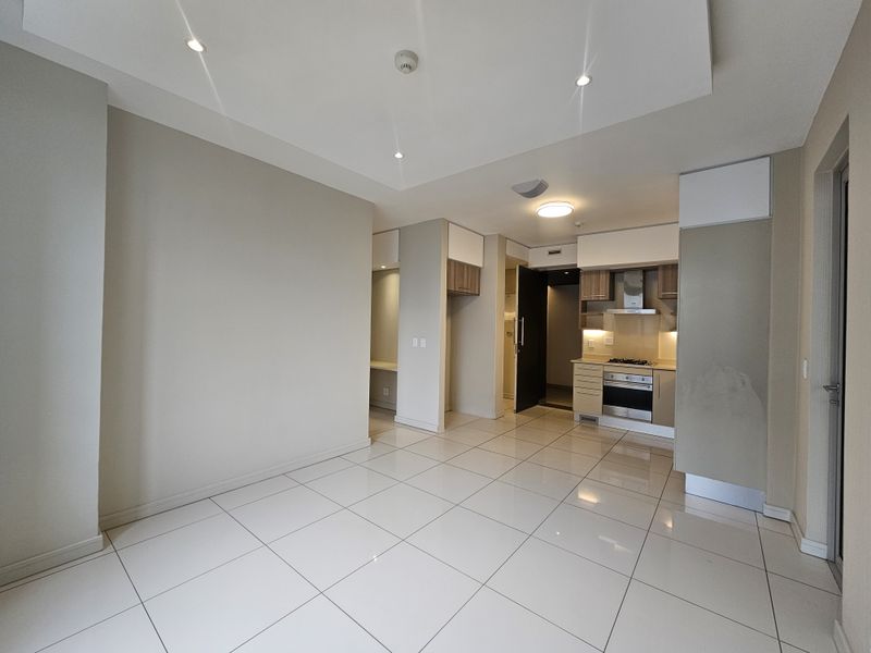 Unfurnished Two Bedroom Two Bathroom apartment in Rosebank - Photo 6
