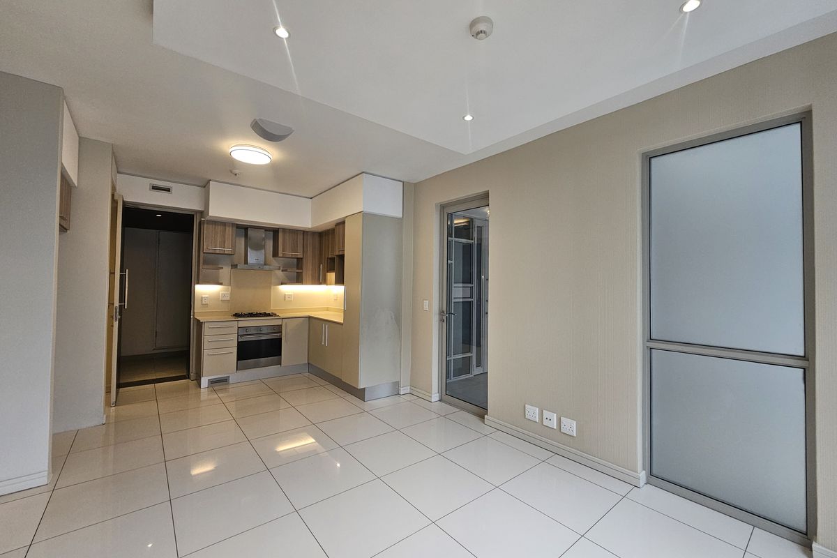 Unfurnished Two Bedroom Two Bathroom apartment in Rosebank - Photo 3