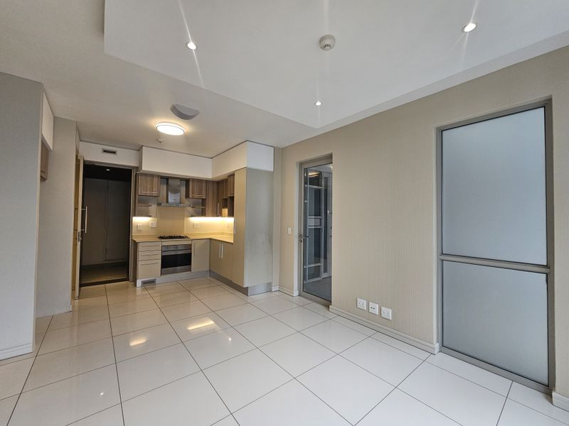 Unfurnished Two Bedroom Two Bathroom apartment in Rosebank - Photo 3