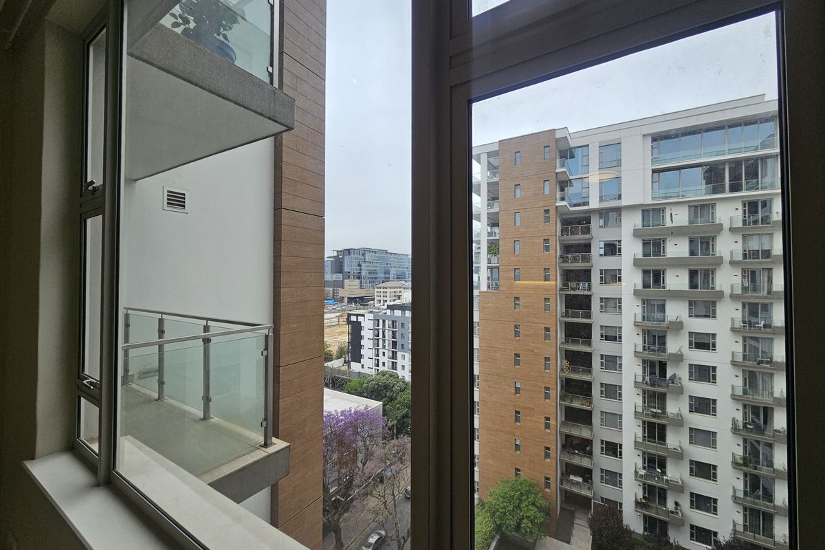 Unfurnished Two Bedroom Two Bathroom apartment in Rosebank - Photo 5