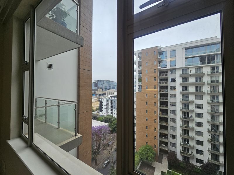 Unfurnished Two Bedroom Two Bathroom apartment in Rosebank - Photo 5