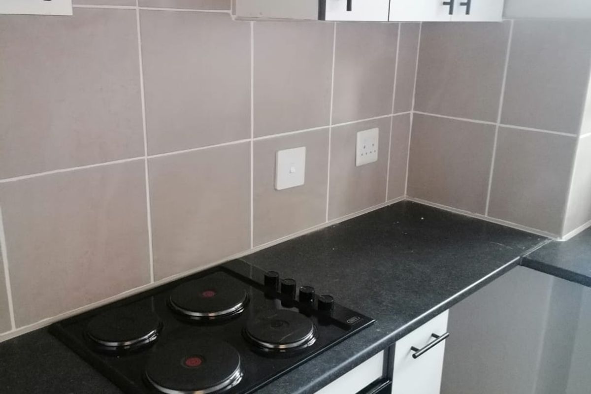 2 Bedroom duplex - Newly renovated - Photo 3