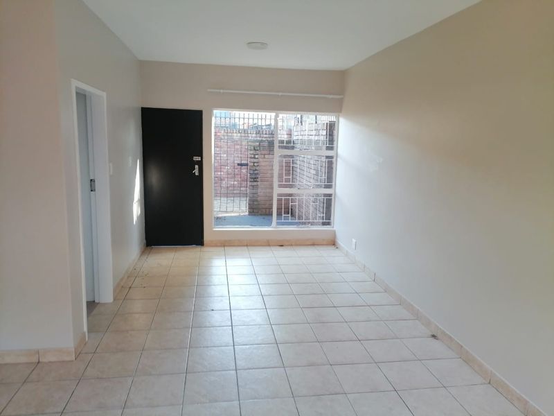 2 Bedroom duplex - Newly renovated - Photo 6