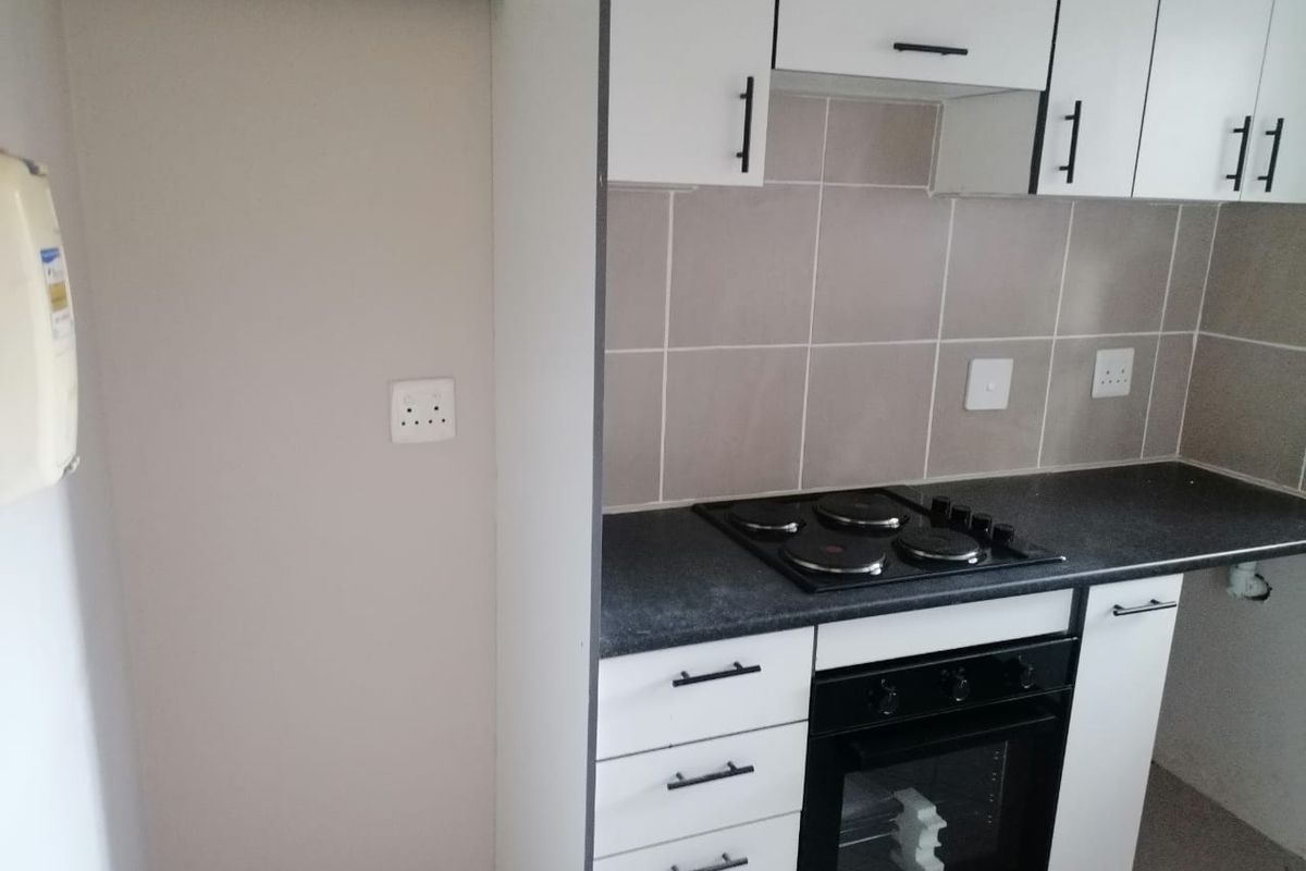 2 Bedroom duplex - Newly renovated - Photo 2