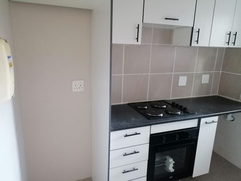 2 Bedroom duplex - Newly renovated - Photo 2