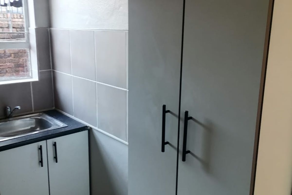 2 Bedroom duplex - Newly renovated - Photo 4