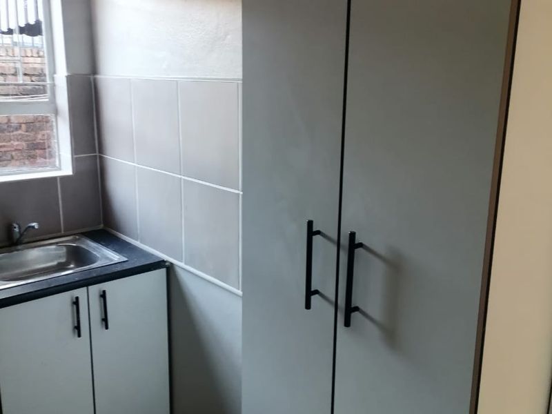 2 Bedroom duplex - Newly renovated - Photo 4