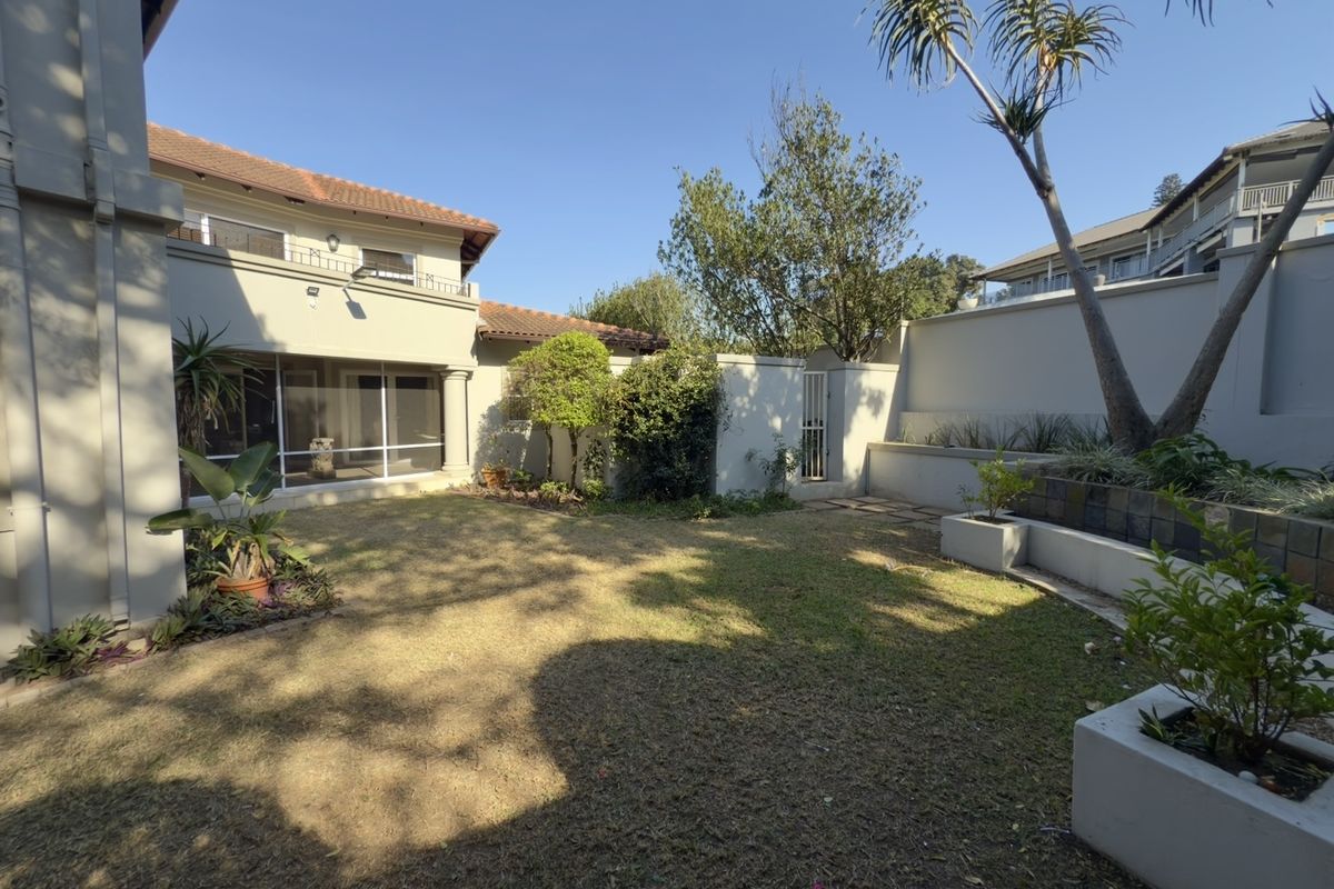 Amazing 5 bedroom house with ocean views - Photo 3