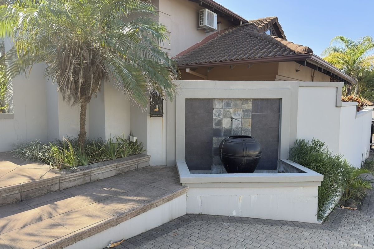 Amazing 5 bedroom house with ocean views - Photo 2